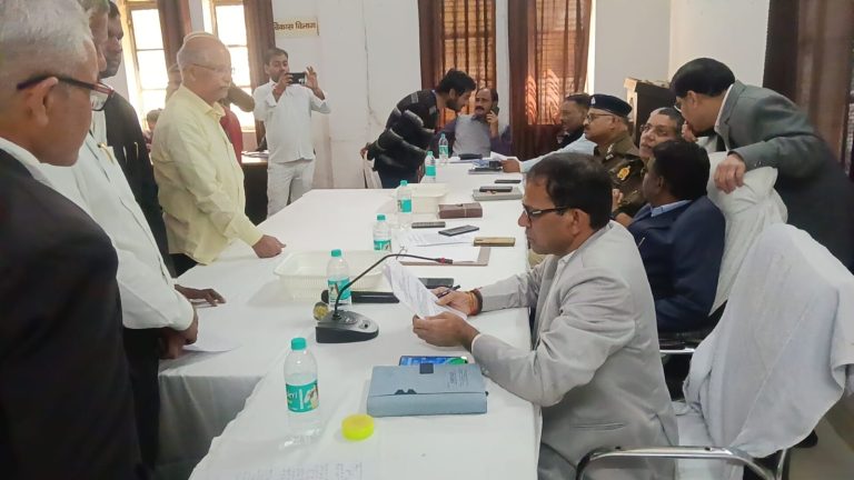तहसील सदर में संपूर्ण समाधान दिवस, 66 में से 11 प्रकरणों का मौके पर निस्तारण