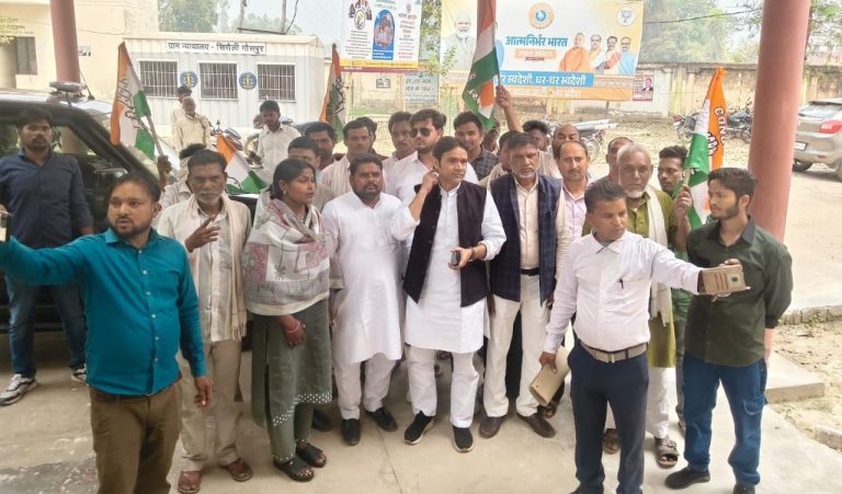 सिरौली गौसपुर में गैस संकट पर कांग्रेस का प्रदर्शन, एसडीएम को सौंपा ज्ञापन