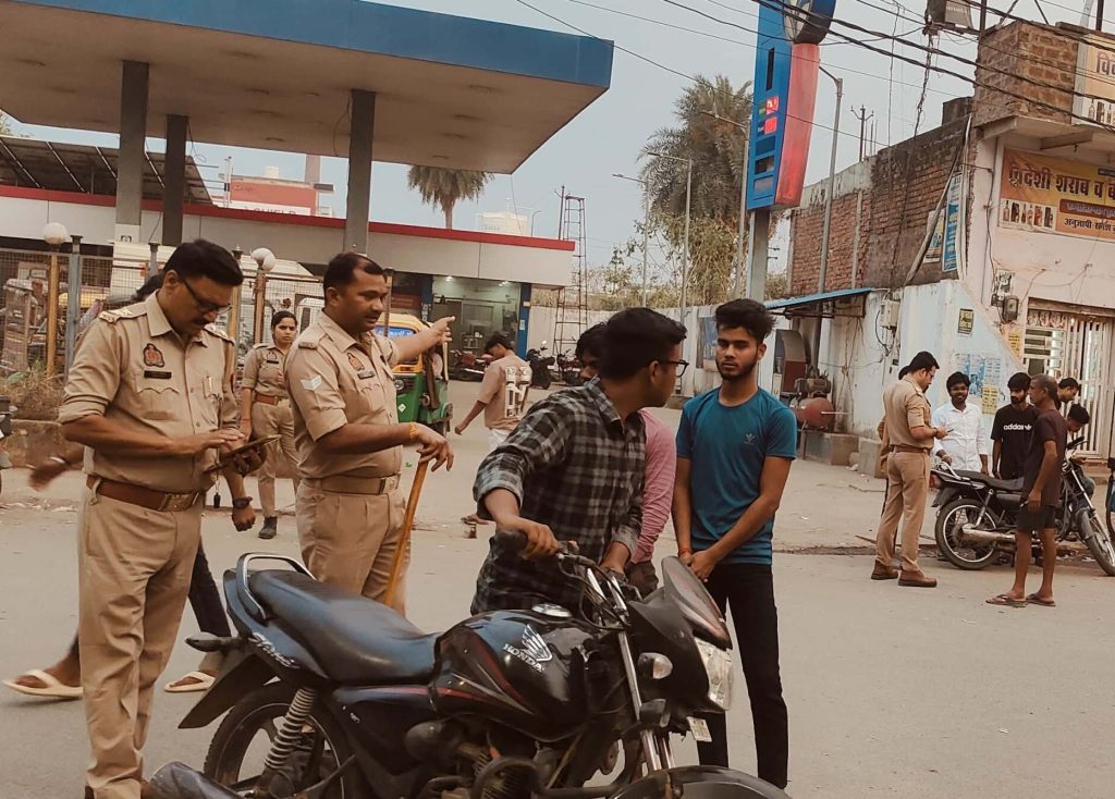 कटरा पुलिस द्वारा वाहन चेकिंग अभियान मिर्जापुर