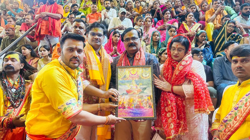 नवरात्र अष्टमी मां गंगा महा आरती विंध्याचल पक्का घाट