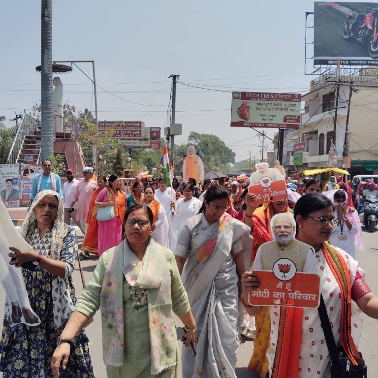 नारी शक्ति वंदन अधिनियम-2023-26 के समर्थन में निकाली गई भव्य पदयात्रा, उमड़ा नारी शक्ति का जनसैलाब