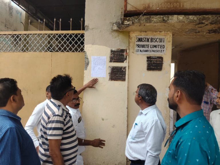 बाराबंकी में राजस्व विभाग की बड़ी कार्रवाई: 24 लाख बकाया पर कंपनी का ऑफिस सील, भूमि कुर्क