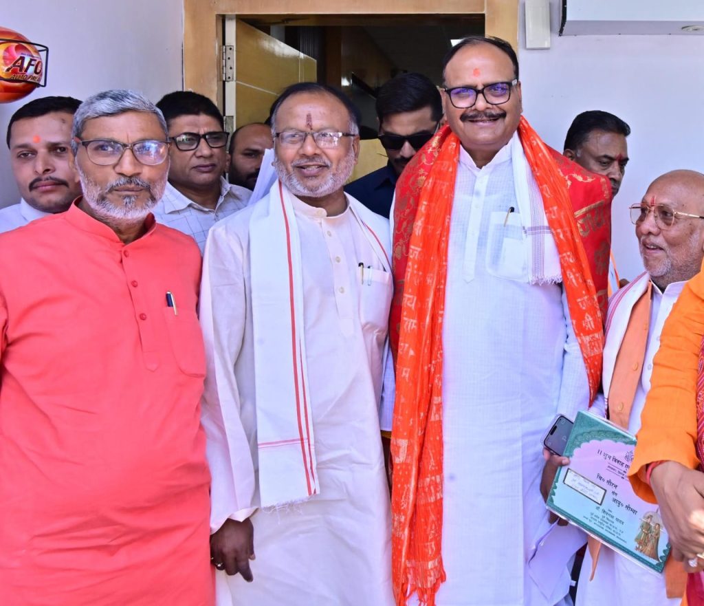Brijesh Pathak Manoj Jaiswal meeting Mirzapur development discussion image