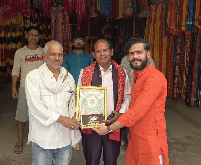 युवराज पाण्डेय को युवा न्याय दल का जिला अध्यक्ष नियुक्त करते हुए