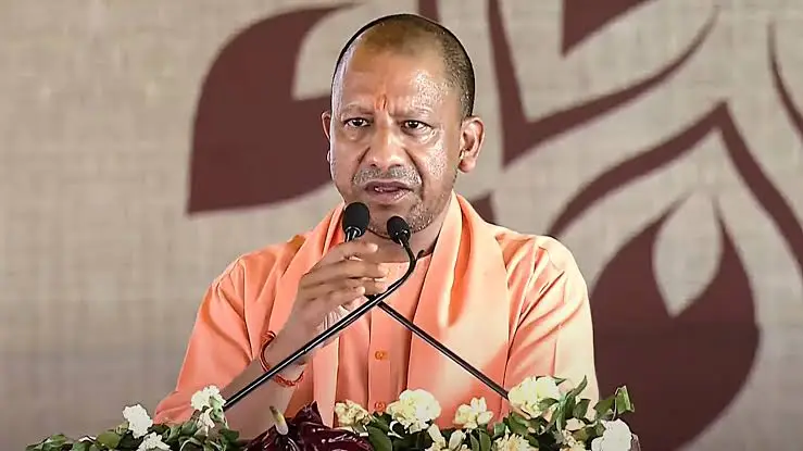 जनता दर्शन में मुख्यमंत्री योगी आदित्यनाथ ने सुनीं जनसमस्याएं, अधिकारियों को दिए त्वरित निस्तारण के निर्देश
