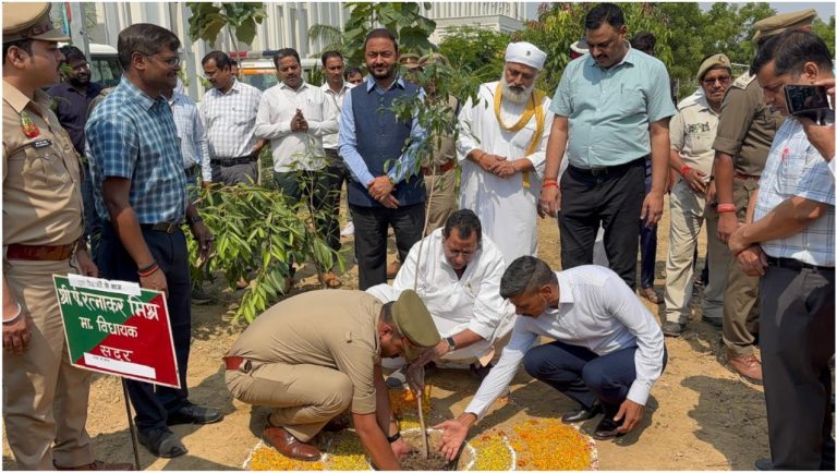 पर्यावरण बचाने का संकल्प, मेडिकल कॉलेज परिसर में लगा पौधों का मेला