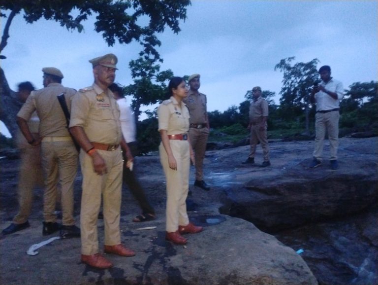 मिर्जापुर: सीओ चुनार गायत्री यादव ने सिद्धनाथ दरी का किया निरीक्षण, सुरक्षा व्यवस्था का लिया जायजा