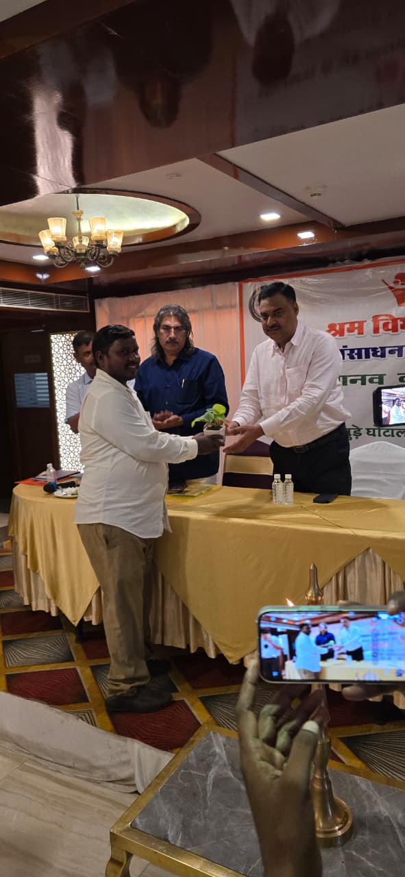 विश्व मानव तस्करी विरोध दिवस: मीरजापुर में जागरूकता कार्यशाला, ऑनलाइन ठगी और मानव तस्करी रोकने पर दिया गया जोर