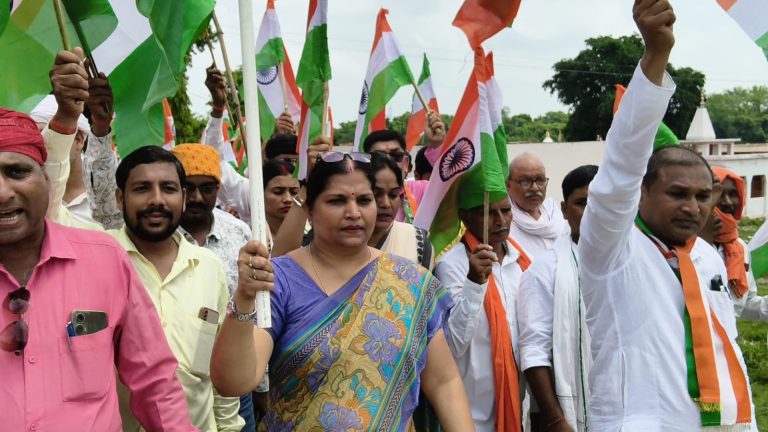 मीरजापुर में भाजपा की तिरंगा यात्रा से गूंजा जनपद, ‘भारत माता की जय’ के नारों से दिखा राष्ट्रभक्ति का उत्साह