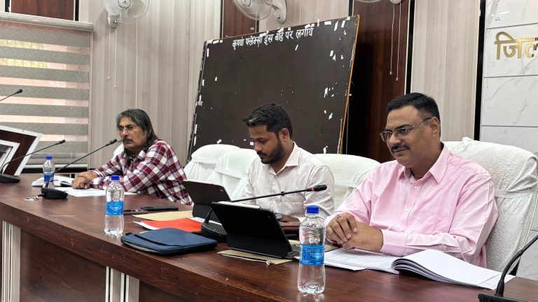 मीरजापुर में आयुष स्वास्थ्य सेवाओं को मजबूत करने पर जोर, डीएम ने समयबद्ध तरीके से योजनाएं पूरी करने के दिए निर्देश