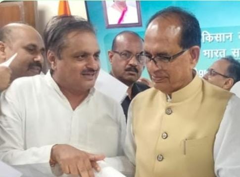 आलू किसानों की बदहाली का मुद्दा कृषि मंत्री तक पहुंचा, अजय अनमोल ने सौंपा मांगपत्र